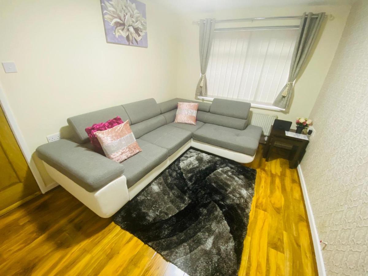 Brigstock Holidays House Manchester Luaran gambar